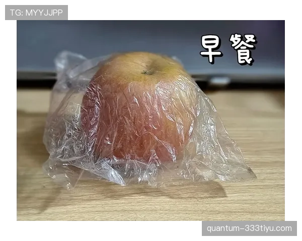 朱雪莹训练完顺手啃个苹果,这自律我真学不来 朱雪莹训练完顺手啃个苹果,这自律我真学不来
