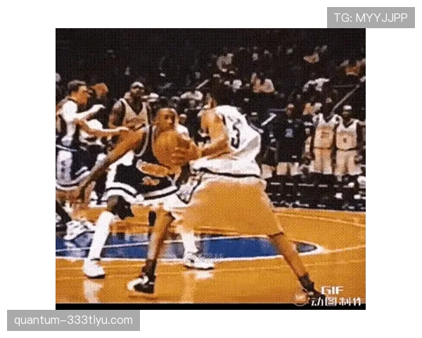 详细解读NBA篮球运球变向规则中如何判定翻腕违例